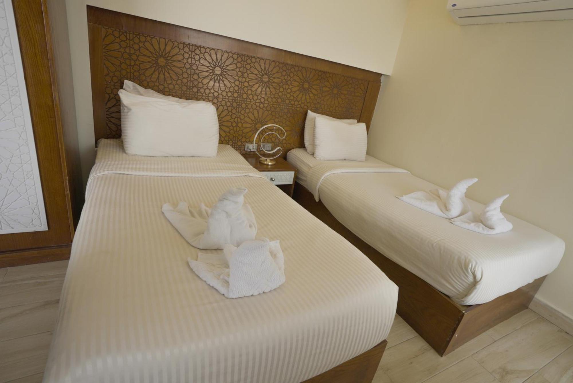 Queen Cleopatra Pyramids Hotell Kairo Exteriör bild