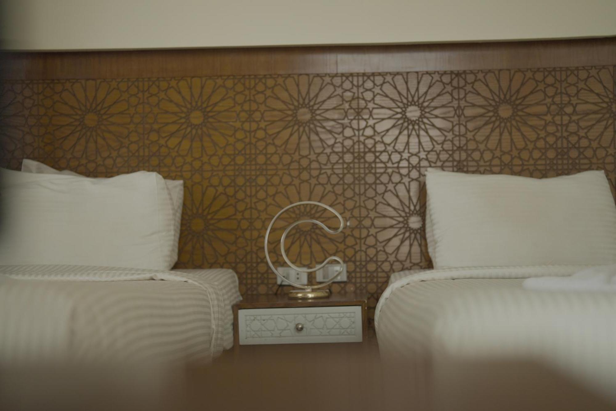 Queen Cleopatra Pyramids Hotell Kairo Exteriör bild