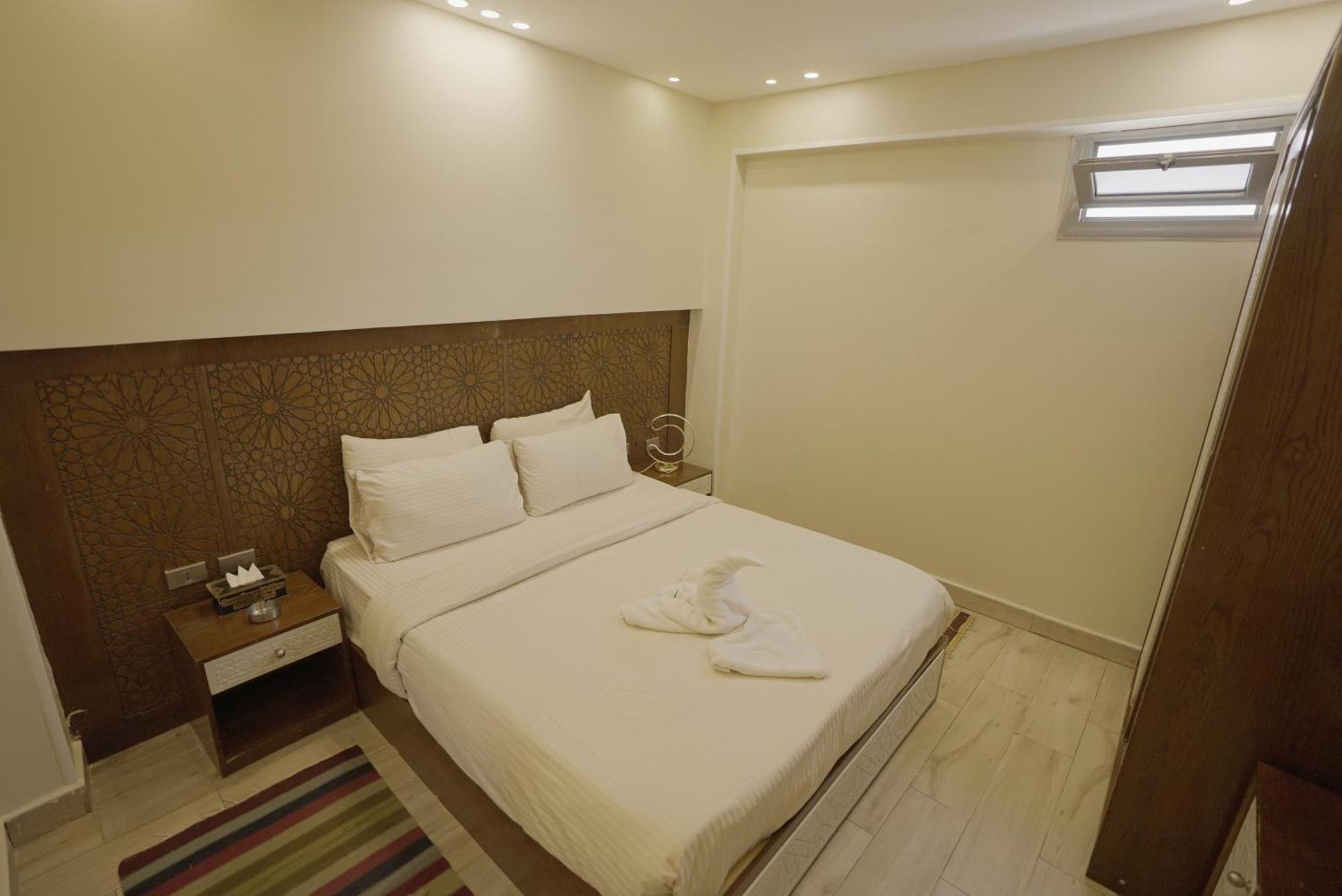 Queen Cleopatra Pyramids Hotell Kairo Exteriör bild